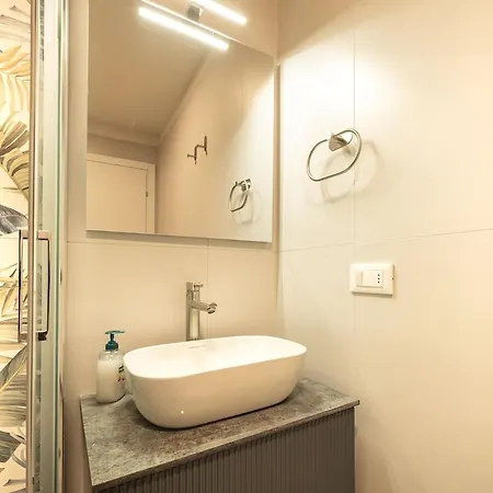 Modern Two-room Near Station And Airport Apartment *