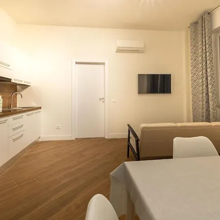Modern Two-room Near Station And Airport Florence