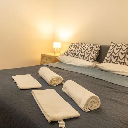 Apartment Modern Two-room Near Station And Airport *
