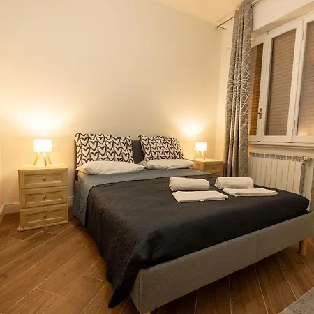 Modern Two-room Near Station And Airport Apartment